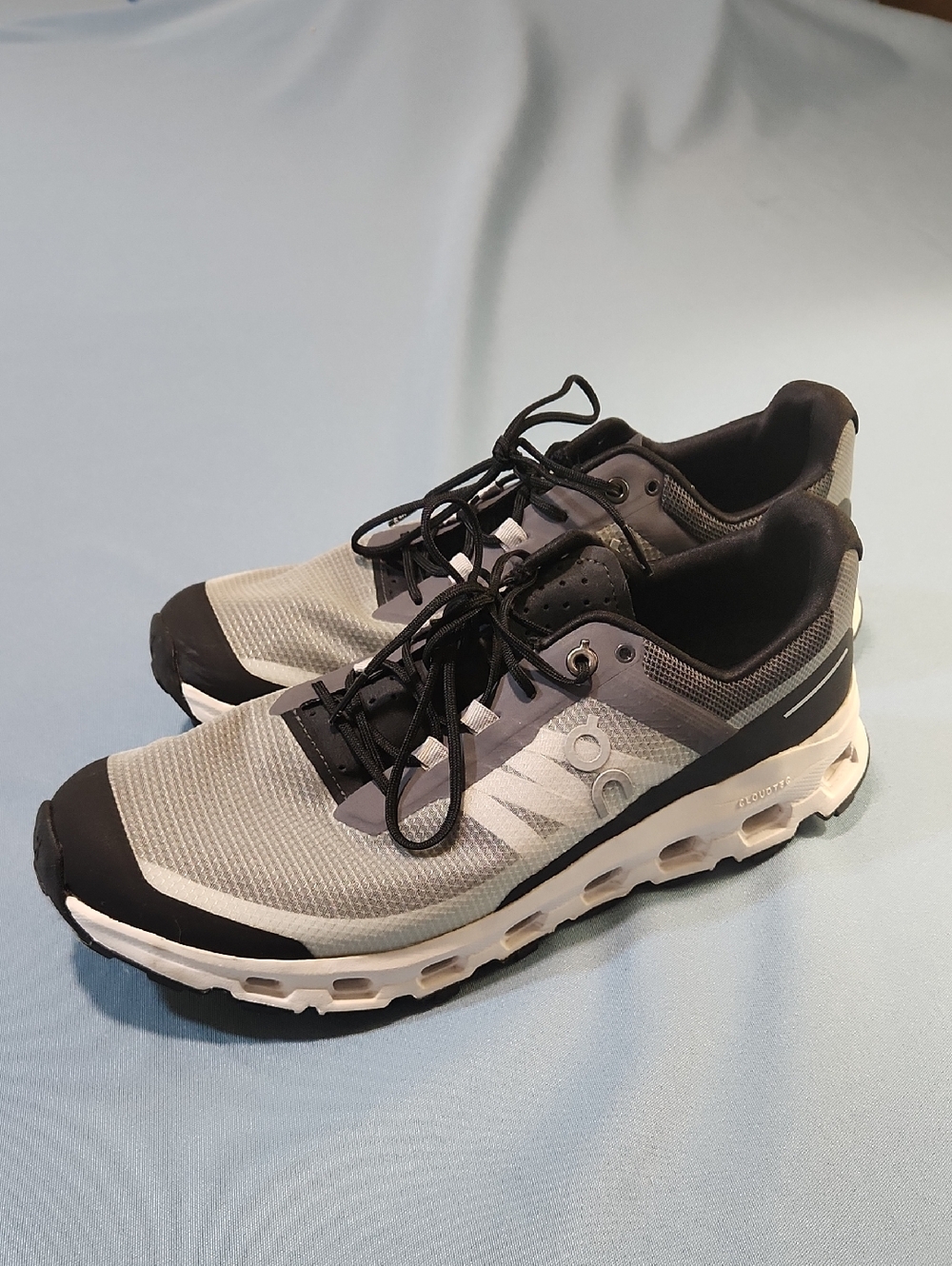 OnCloud Vista Women’s Shoes - Gray and Black. Size 11.